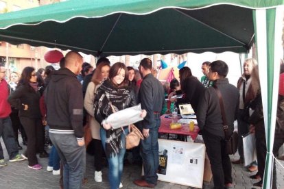 Año nuevo a lomos del dragón oriental. La comunidad china en Almería recibió ayer el año del mono de fuego entre festejos.