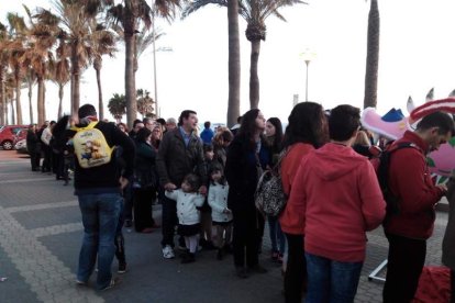 Año nuevo a lomos del dragón oriental. La comunidad china en Almería recibió ayer el año del mono de fuego entre festejos.