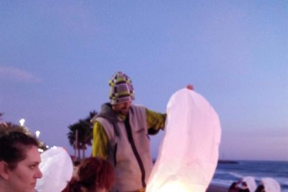Año nuevo a lomos del dragón oriental. La comunidad china en Almería recibió ayer el año del mono de fuego entre festejos.
