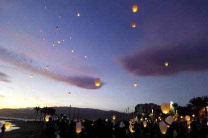 Año nuevo a lomos del dragón oriental. La comunidad china en Almería recibió ayer el año del mono de fuego entre festejos.