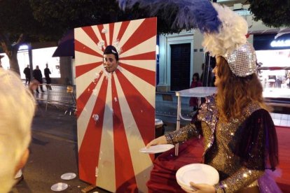 El show más friki de todo el carnaval. Conciertos, disfraces, gladiadores y tartazos en una tarde de júbilo