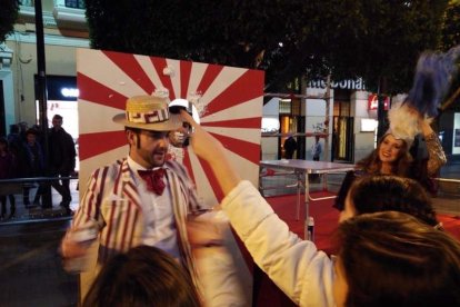 El show más friki de todo el carnaval. Conciertos, disfraces, gladiadores y tartazos en una tarde de júbilo