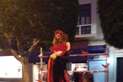 El show más friki de todo el carnaval. Conciertos, disfraces, gladiadores y tartazos en una tarde de júbilo