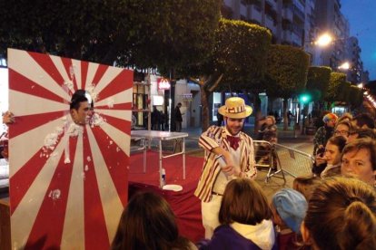 El show más friki de todo el carnaval. Conciertos, disfraces, gladiadores y tartazos en una tarde de júbilo