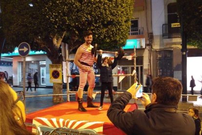 El show más friki de todo el carnaval. Conciertos, disfraces, gladiadores y tartazos en una tarde de júbilo