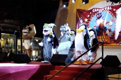 El show más friki de todo el carnaval. Conciertos, disfraces, gladiadores y tartazos en una tarde de júbilo