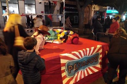 El show más friki de todo el carnaval. Conciertos, disfraces, gladiadores y tartazos en una tarde de júbilo