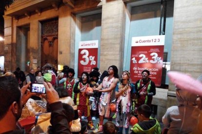 El show más friki de todo el carnaval. Conciertos, disfraces, gladiadores y tartazos en una tarde de júbilo