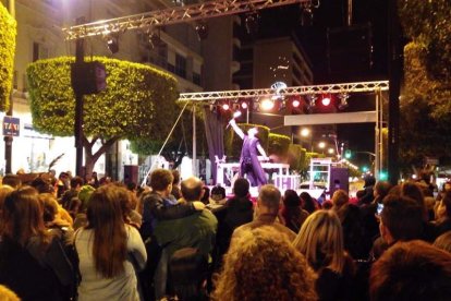 El show más friki de todo el carnaval. Conciertos, disfraces, gladiadores y tartazos en una tarde de júbilo