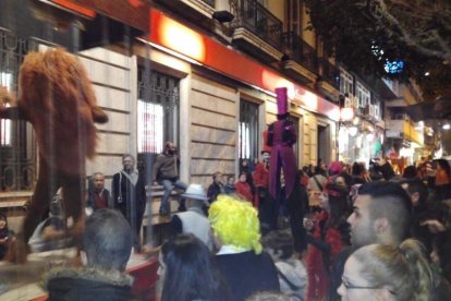 El show más friki de todo el carnaval. Conciertos, disfraces, gladiadores y tartazos en una tarde de júbilo