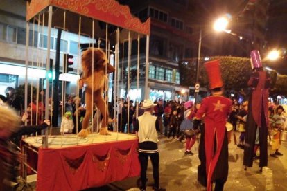 El show más friki de todo el carnaval. Conciertos, disfraces, gladiadores y tartazos en una tarde de júbilo