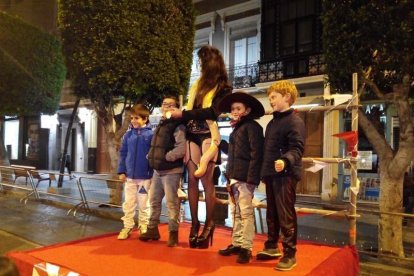 El show más friki de todo el carnaval. Conciertos, disfraces, gladiadores y tartazos en una tarde de júbilo