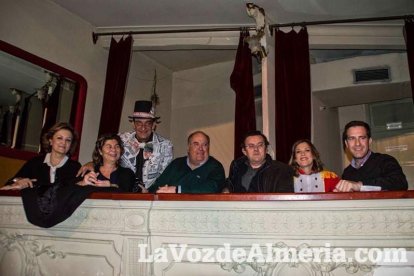 Carnaval histórico en el Cervantes. La final que se vivió en el teatro con intensidad trasladó la fiesta a la calle.