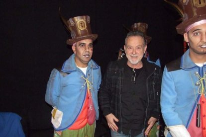 Carnaval histórico en el Cervantes. La final que se vivió en el teatro con intensidad trasladó la fiesta a la calle.