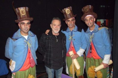 Carnaval histórico en el Cervantes. La final que se vivió en el teatro con intensidad trasladó la fiesta a la calle.