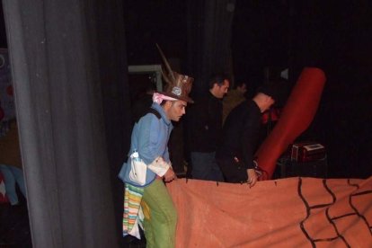 Carnaval histórico en el Cervantes. La final que se vivió en el teatro con intensidad trasladó la fiesta a la calle.