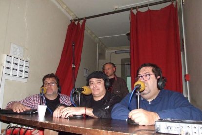Carnaval histórico en el Cervantes. La final que se vivió en el teatro con intensidad trasladó la fiesta a la calle.