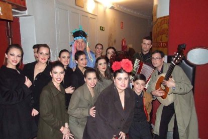 Carnaval histórico en el Cervantes. La final que se vivió en el teatro con intensidad trasladó la fiesta a la calle.