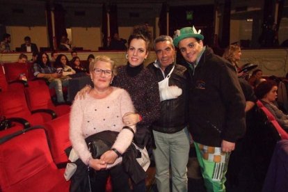 Carnaval histórico en el Cervantes. La final que se vivió en el teatro con intensidad trasladó la fiesta a la calle.