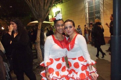 Carnaval histórico en el Cervantes. La final que se vivió en el teatro con intensidad trasladó la fiesta a la calle.