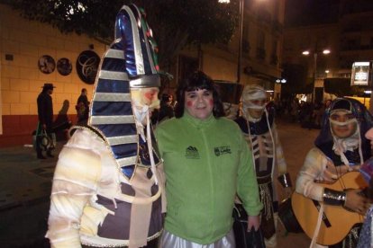 Carnaval histórico en el Cervantes. La final que se vivió en el teatro con intensidad trasladó la fiesta a la calle.