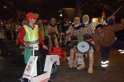 Carnaval histórico en el Cervantes. La final que se vivió en el teatro con intensidad trasladó la fiesta a la calle.