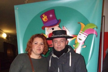 Carnaval histórico en el Cervantes. La final que se vivió en el teatro con intensidad trasladó la fiesta a la calle.