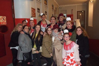 Carnaval histórico en el Cervantes. La final que se vivió en el teatro con intensidad trasladó la fiesta a la calle.