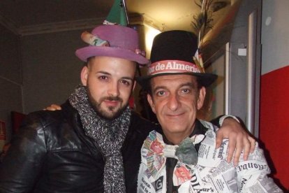 Carnaval histórico en el Cervantes. La final que se vivió en el teatro con intensidad trasladó la fiesta a la calle.