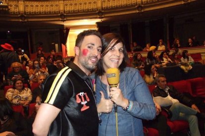 Carnaval histórico en el Cervantes. La final que se vivió en el teatro con intensidad trasladó la fiesta a la calle.