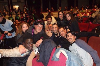 Carnaval histórico en el Cervantes. La final que se vivió en el teatro con intensidad trasladó la fiesta a la calle.