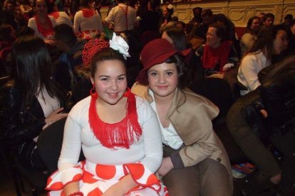 Carnaval histórico en el Cervantes. La final que se vivió en el teatro con intensidad trasladó la fiesta a la calle.