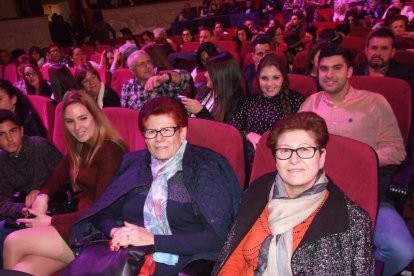 Carnaval histórico en el Cervantes. La final que se vivió en el teatro con intensidad trasladó la fiesta a la calle.