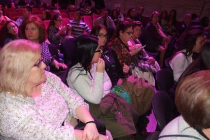 Carnaval histórico en el Cervantes. La final que se vivió en el teatro con intensidad trasladó la fiesta a la calle.