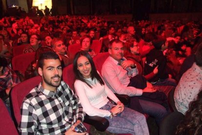 Carnaval histórico en el Cervantes. La final que se vivió en el teatro con intensidad trasladó la fiesta a la calle.