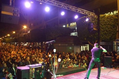 Carnaval histórico en el Cervantes. La final que se vivió en el teatro con intensidad trasladó la fiesta a la calle.
