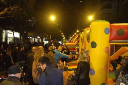 Carnaval histórico en el Cervantes. La final que se vivió en el teatro con intensidad trasladó la fiesta a la calle.