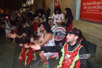 Carnaval histórico en el Cervantes. La final que se vivió en el teatro con intensidad trasladó la fiesta a la calle.