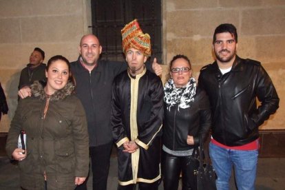 Carnaval histórico en el Cervantes. La final que se vivió en el teatro con intensidad trasladó la fiesta a la calle.
