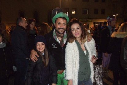 Carnaval histórico en el Cervantes. La final que se vivió en el teatro con intensidad trasladó la fiesta a la calle.