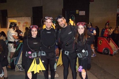 Carnaval histórico en el Cervantes. La final que se vivió en el teatro con intensidad trasladó la fiesta a la calle.
