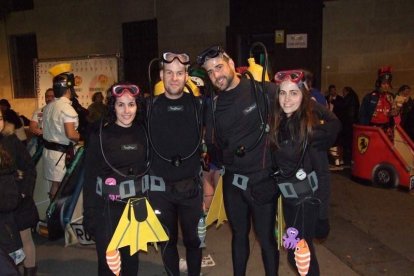 Carnaval histórico en el Cervantes. La final que se vivió en el teatro con intensidad trasladó la fiesta a la calle.