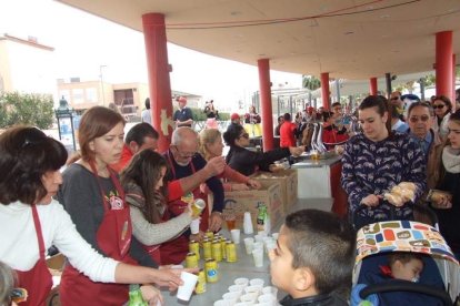 El Anfiteatro de la Rambla acogió la actuación de los grupos participantes en el desfile