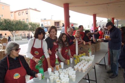 El Anfiteatro de la Rambla acogió la actuación de los grupos participantes en el desfile