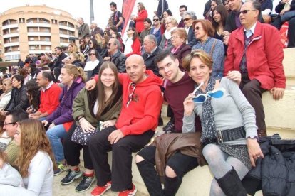 El Anfiteatro de la Rambla acogió la actuación de los grupos participantes en el desfile