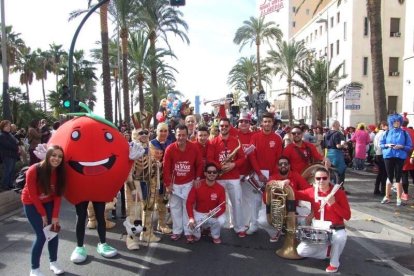 El Anfiteatro de la Rambla acogió la actuación de los grupos participantes en el desfile