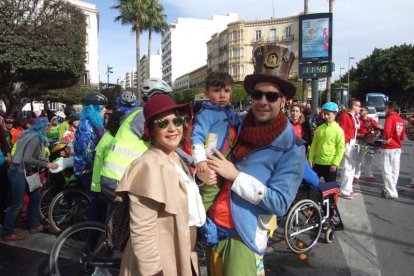 El Anfiteatro de la Rambla acogió la actuación de los grupos participantes en el desfile