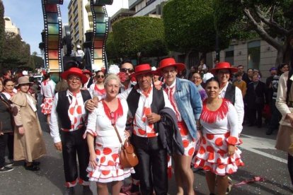 El Anfiteatro de la Rambla acogió la actuación de los grupos participantes en el desfile