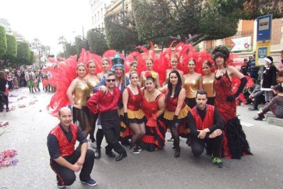 El Anfiteatro de la Rambla acogió la actuación de los grupos participantes en el desfile