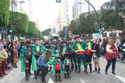 El Anfiteatro de la Rambla acogió la actuación de los grupos participantes en el desfile